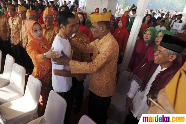 Foto : Salam dua jari Jokowi sapa ribuan warga Ibu Kota di 