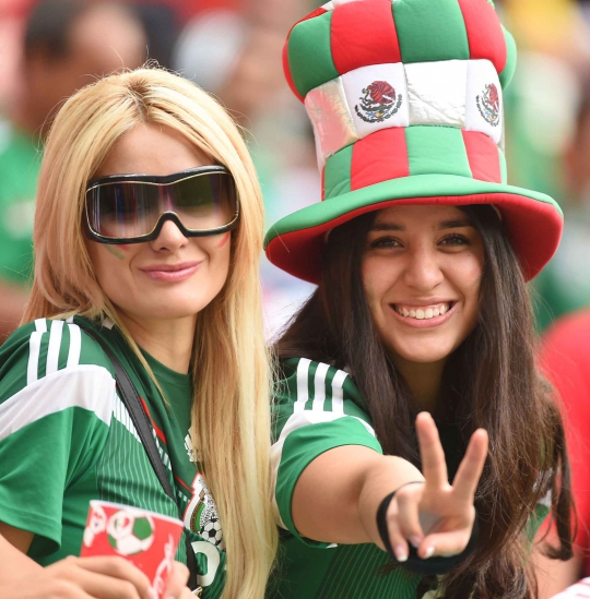Gaya suporter cantik Meksiko hiasi Piala Dunia 2014