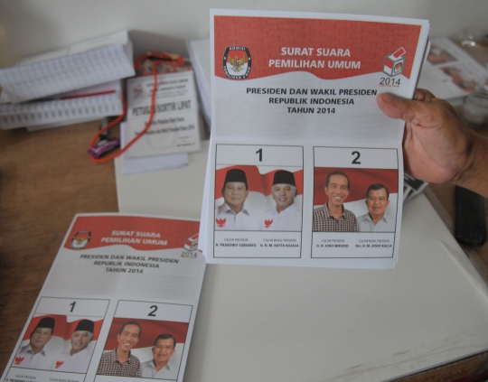 Melihat penyortiran surat suara Pilpres 2014