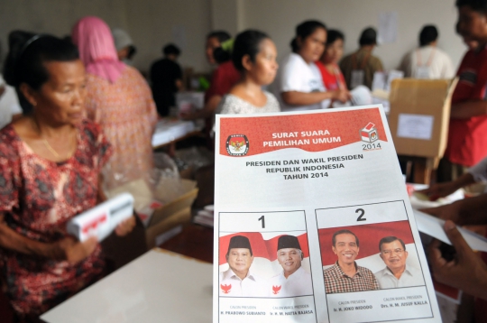 Melihat penyortiran surat suara Pilpres 2014