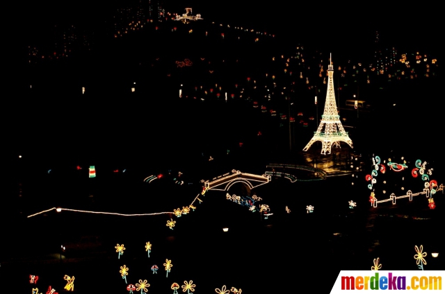 Foto : Ketika Menara Eiffel punya kembaran merdeka.com