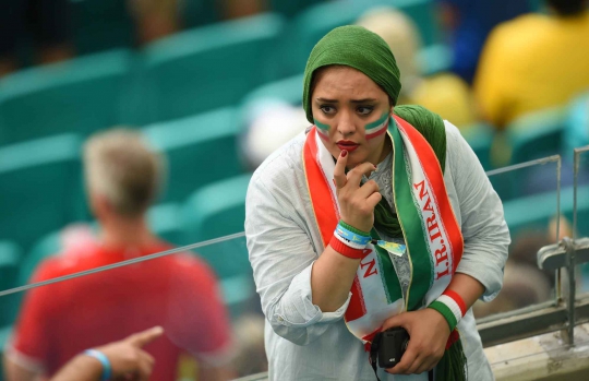 Antusias suporter cantik warnai laga Iran vs Bosnia-Herzegovina