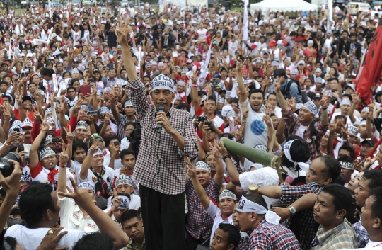 Jokowi hadiri Apel Satgas Relawan Anti Pilpres Curang di Senayan