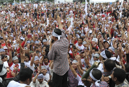 Jokowi hadiri Apel Satgas Relawan Anti Pilpres Curang di Senayan