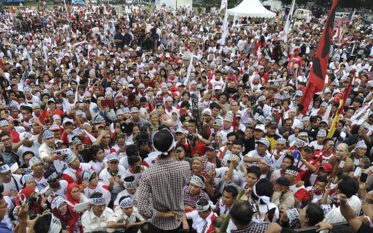 Jokowi hadiri Apel Satgas Relawan Anti Pilpres Curang di Senayan