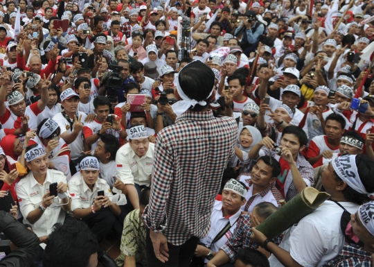 Jokowi hadiri Apel Satgas Relawan Anti Pilpres Curang di Senayan