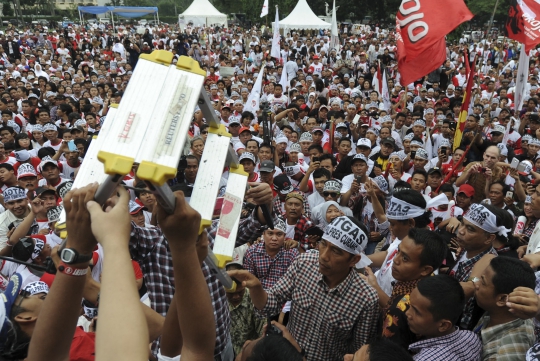 Jokowi hadiri Apel Satgas Relawan Anti Pilpres Curang di Senayan