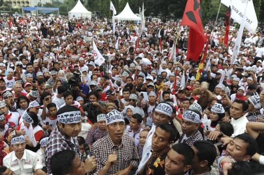 Jokowi hadiri Apel Satgas Relawan Anti Pilpres Curang di Senayan