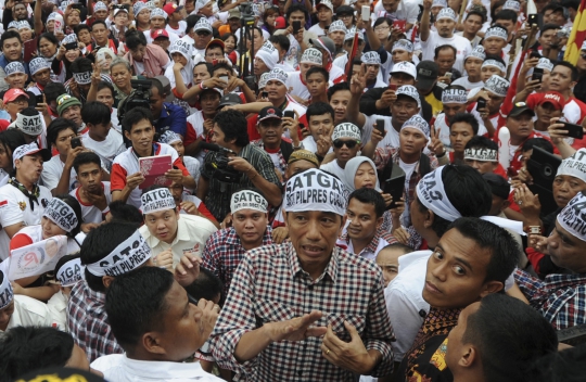 Jokowi hadiri Apel Satgas Relawan Anti Pilpres Curang di Senayan