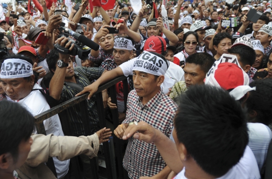 Jokowi hadiri Apel Satgas Relawan Anti Pilpres Curang di Senayan