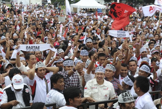 Jokowi hadiri Apel Satgas Relawan Anti Pilpres Curang di Senayan