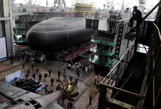 Angkatan laut Rusia luncurkan kapal selam diesel-listrik