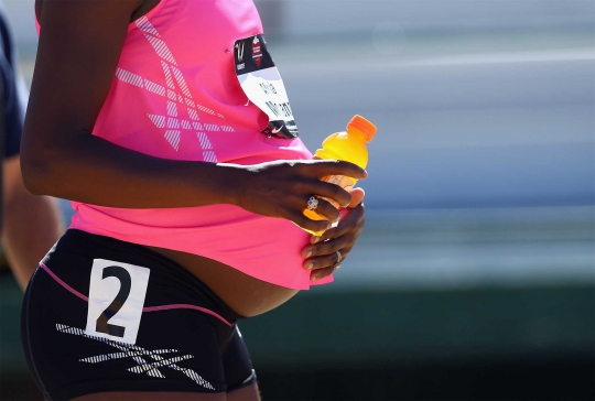 Sedang hamil tua, wanita ini nekat ikut lomba lari 800 M