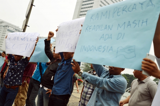 Aksi solidaritas untuk juru parkir Monas yang dibakar oknum TNI
