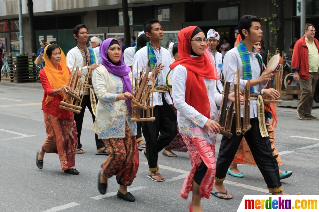 Foto : Ondel-ondel Betawi meriahkan Parade der Kulturen di 