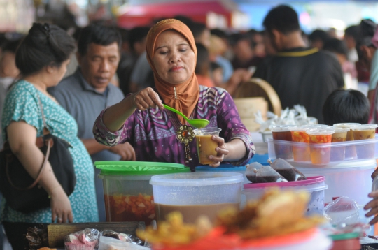 Mencicipi aneka jajanan takjil di Pasar Benhil