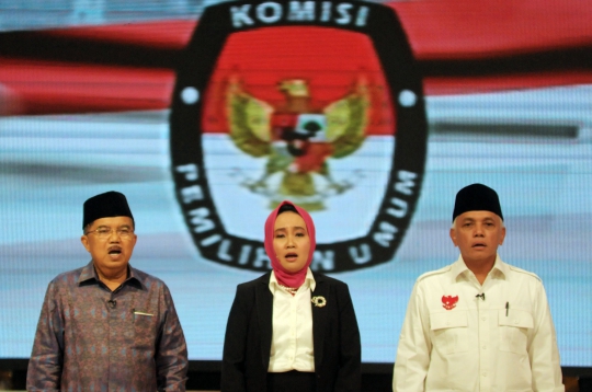 Gaya JK dan Hatta Rajasa saat debat Cawapres