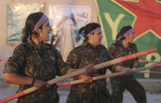 Mengintip latihan militer tentara wanita Kurdi di Suriah