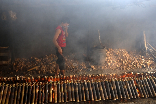 Bulan Ramadan, pembuat lemang kebanjiran pesanan