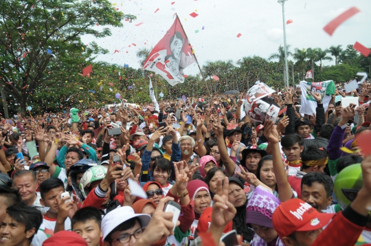 Antusias warga sambut kampanye Jokowi di Bandung