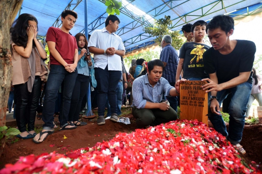 Pemakaman Padian, korban kedua kekerasan pecinta alam SMA 3