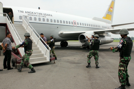 Aksi F-16 TNI AU paksa turun pesawat 'asing' di Medan