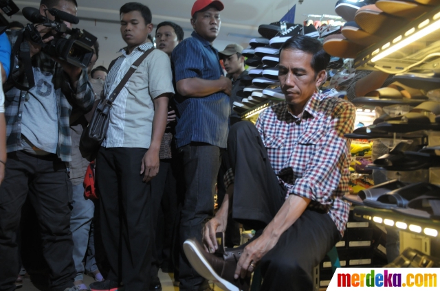 foto pulang kanye jokowi belanja sepatu di itc depok foto pulang kanye jokowi belanja sepatu di itc depok