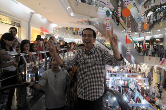 Jokowi jalan-jalan ke Metropolitan Mall Bekasi