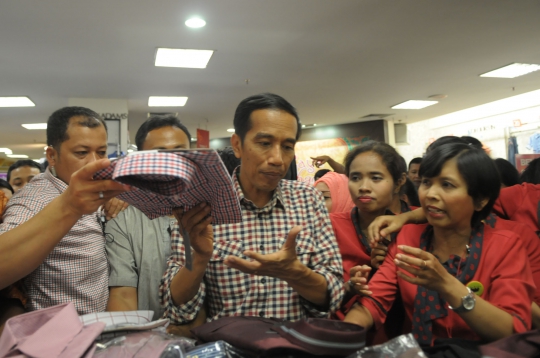 Jokowi jalan-jalan ke Metropolitan Mall Bekasi