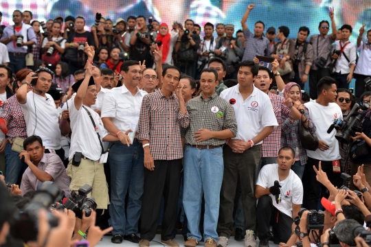 Kemeriahan konser Salam Dua Jari di GBK