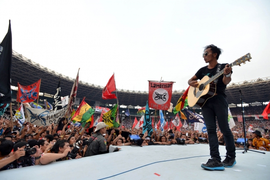 Kemeriahan konser Salam Dua Jari di GBK