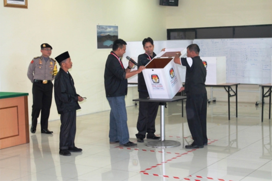 Suasana pencoblosan pilpres di TPS Kuching Malaysia
