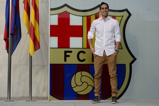 Claudio Bravo resmi bergabung dengan Barcelona