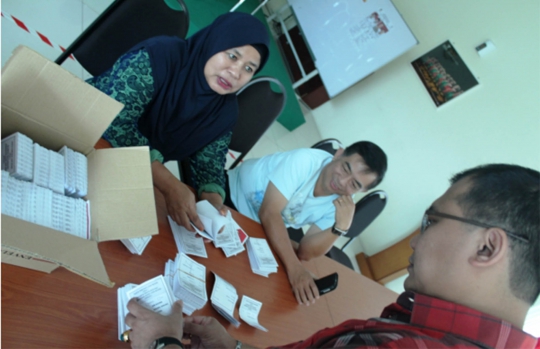 Pemeriksaan kesiapan pilpres di TPS Kuching, Malaysia