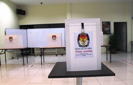 Pemeriksaan kesiapan pilpres di TPS Kuching, Malaysia