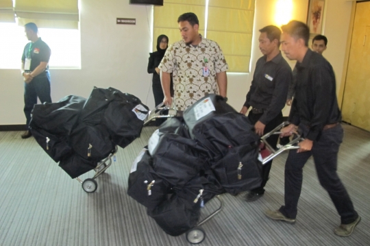 Pengambilan kotak dan surat suara pilpres di Lahad Datu