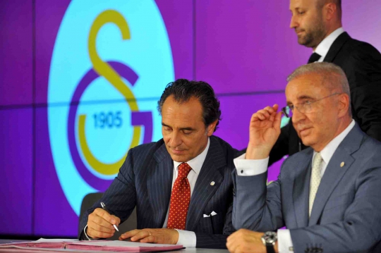 Cesare Prandelli resmi besut Galatasaray