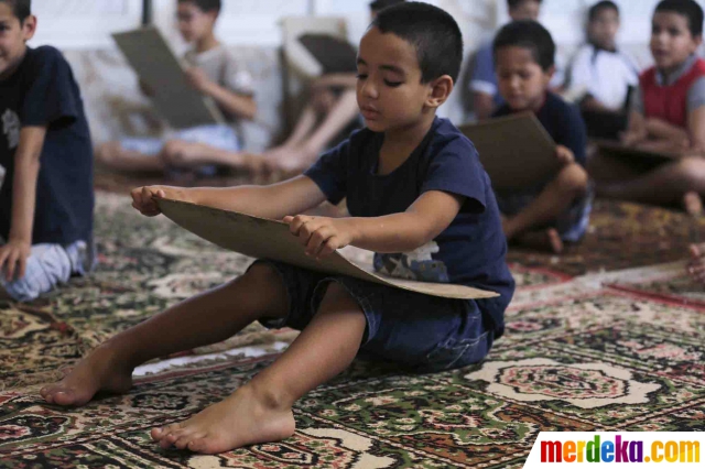 Foto Semangat anak anak Aljazair belajar mengaji dengan Foto Semangat anak anak Aljazair belajar mengaji dengan