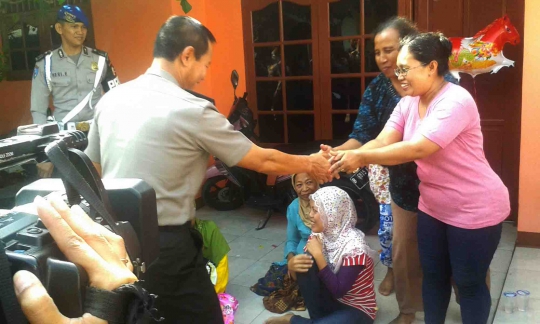 Kapolri Jenderal Pol Sutarman tinjau TPS di Bekasi