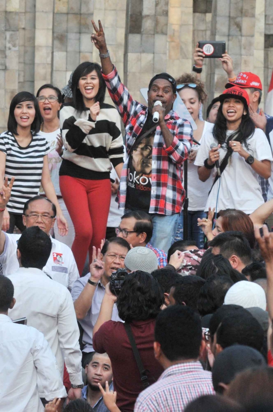 Jokowi rayakan kemenangan hasil quick count di Tugu Proklamasi