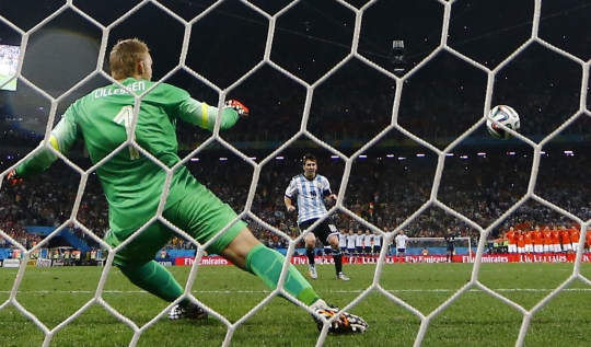 Singkirkan Belanda lewat adu penalti, Argentina lolos ke final