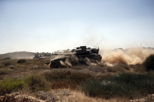 Israel kirim tank-tank militer ke perbatasan Gaza