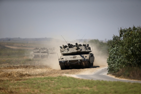 Israel kirim tank-tank militer ke perbatasan Gaza