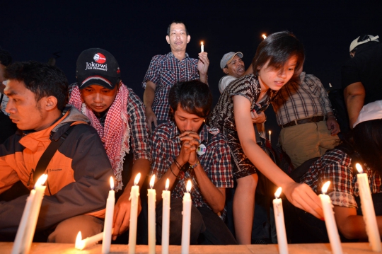 Aksi seribu lilin untuk rakyat Palestina di Tugu Proklamasi