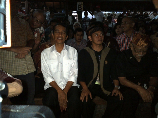 Ucapkan terima kasih, Jokowi mampir ke Saung Angklung Udjo
