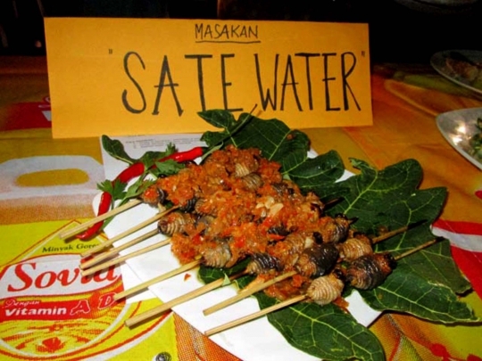 Mencicipi menu makanan ekstrem di Festival Kuliner Manado 2014