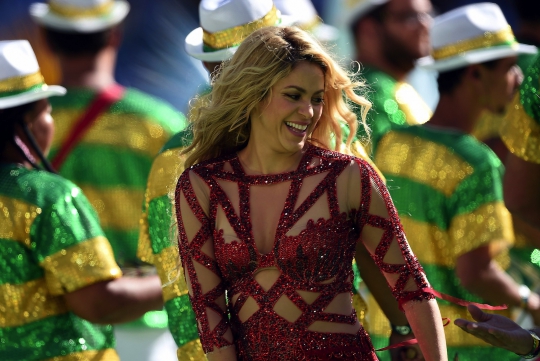 Seksinya Shakira tampil di penutupan Piala Dunia 2014