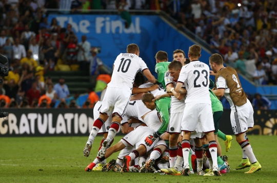 Pesta kemenangan Jerman saat raih trofi Piala Dunia 2014