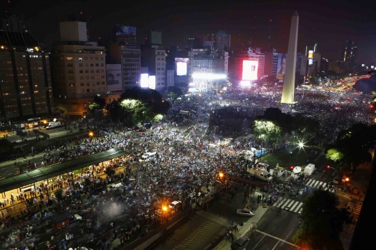 Argentina kalah, suporter di Buenos Aires bentrok lawan polisi