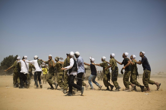 Tingkah laku konyol militer Israel di perbatasan Jalur Gaza